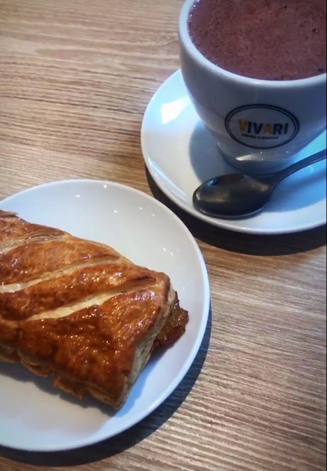 A Vivari pastry & hot chocolate!