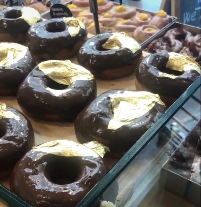 Golden donuts at Damasie!