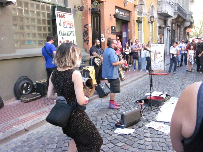 CAPAStudyAbroad_BuenosAires_Spring2016_From_Liz_Hendry_-_Public_street_performers.jpg