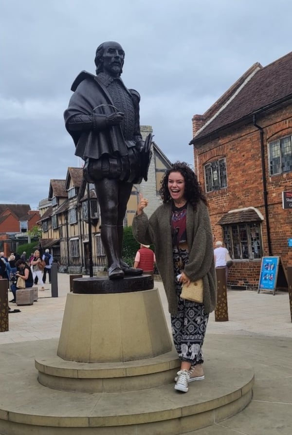 CAPAStudyAbroad_Fall2021_London_Andrea Arias_Me with Shakespeare’s statue in Stratford-1-1