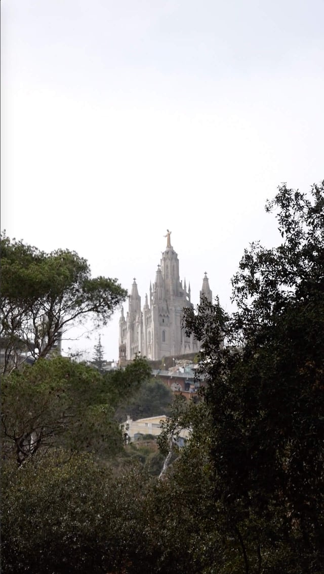 CAPAStudyAbroad_Spring2022_Barcelona_Harrison Nagel_Temple of the Sacred Heart of Jesus from Below