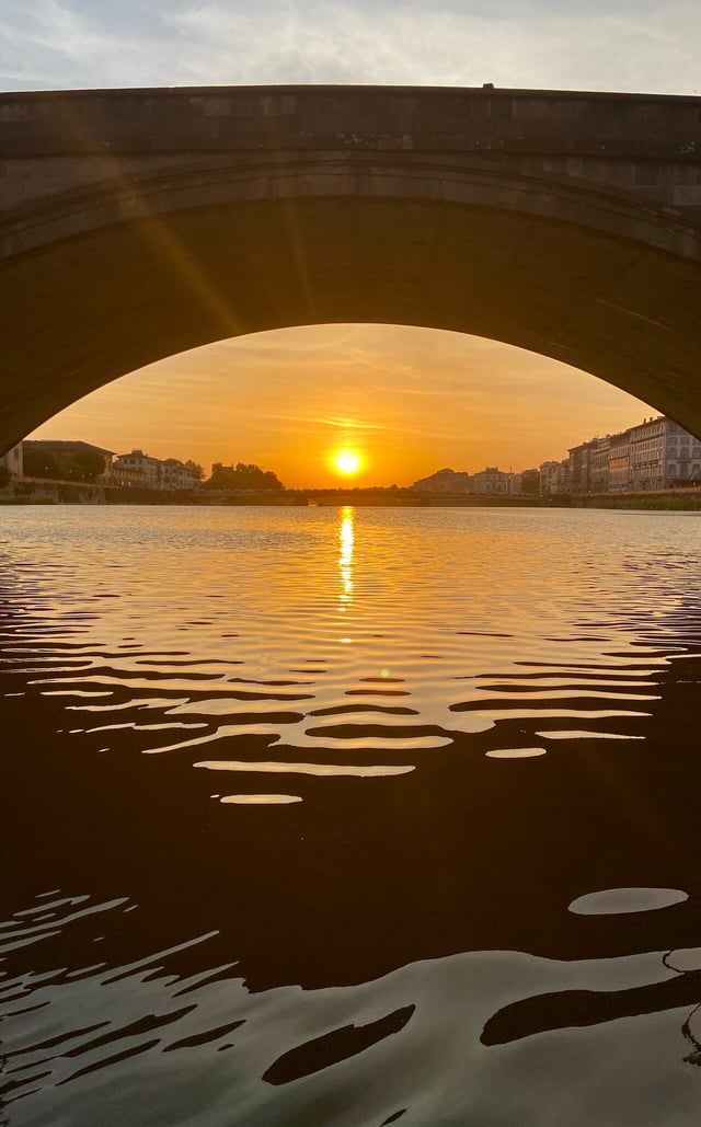 Sunset behind the Ponte alla Carraia